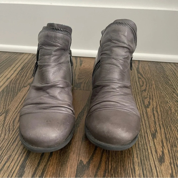 Miz Mooz Luna gray ruched leather ankle boots size 6.5 - Picture 3 of 9